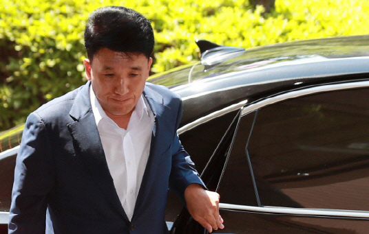 `채용비리` 前우리은행장 실형…하나은행장 재판에 영향 줄까