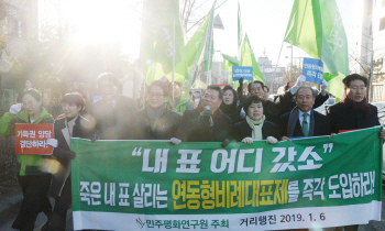 언제까지 사천?…  ‘순위투표’ 등 상향식 공천 도입해야