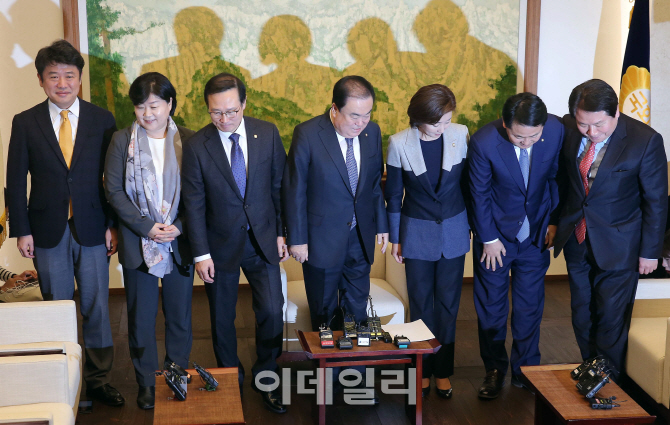 [포토]'각자 자리로'