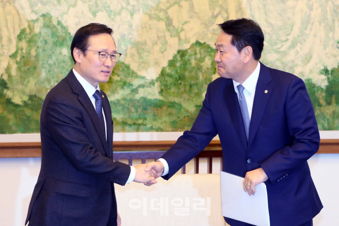 [포토]악수하는 홍영표-김관영