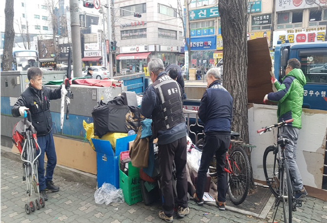 [동네방네]종로구, 관철동 일대 노상적치물·불법간판 정비