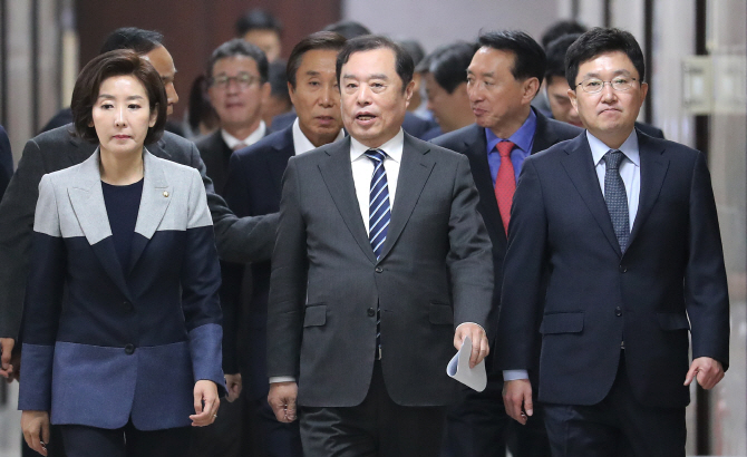 한국당, 단일지도체제 유지키로…힘 실리는 황교안·오세훈