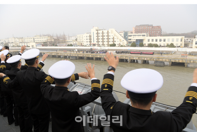 [포토]해군, 순항훈련전단 중국 상해 입항