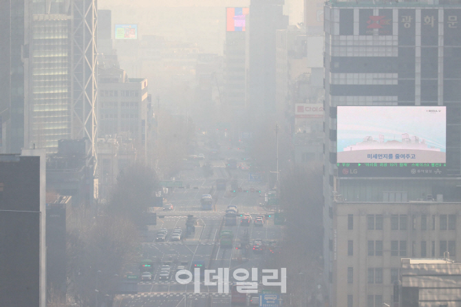 “文대통령, 미세먼지 감축 공약 이행하라” 청원 봇물