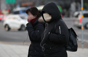 사상 최악 미세먼지 물러가자…다시 찾아온 한파