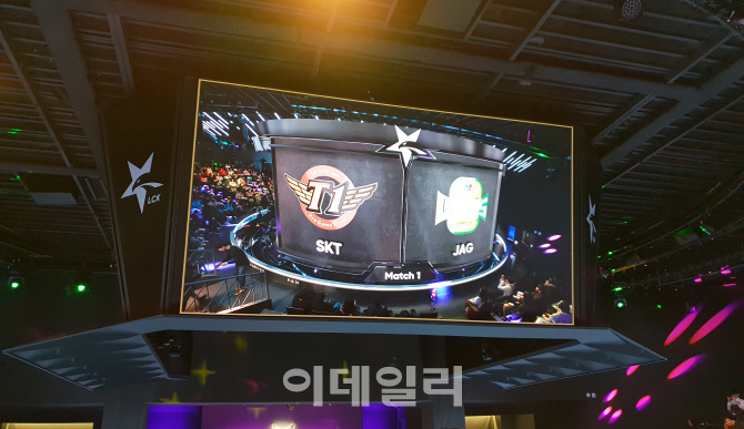 [포토]롤챔스 첫 전용경기장 LCK 아레나, 개막전 뜨거운 열기