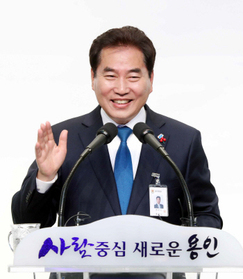 백군기 용인시장 “경제 살리기·일자리 창출 해결에 집중”