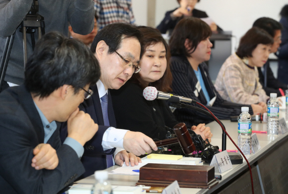 고성 오간 최저임금委…결정구조 개편 논의 처음부터 ‘삐걱’(종합)