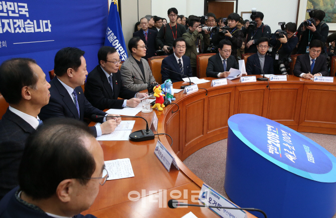 [포토]시도지사 간담회, '발언하는 이해찬 당대표'