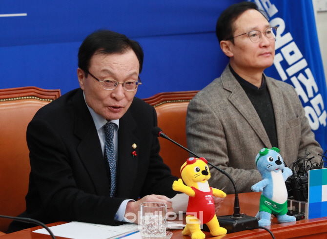 [포토]'모두발언하는 이해찬 당대표'