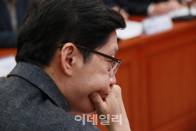 [포토]생각에 잠긴 김경수 경남지사