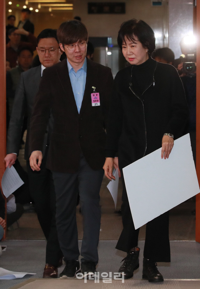 [포토]빙상계 성폭력 관련 기자회견 참석하는 손혜원 의원