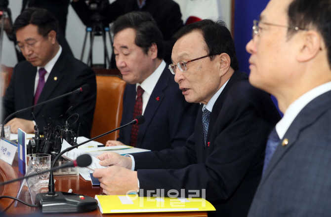 [포토]고위 당·정·청, 모두발언하는 이해찬 대표