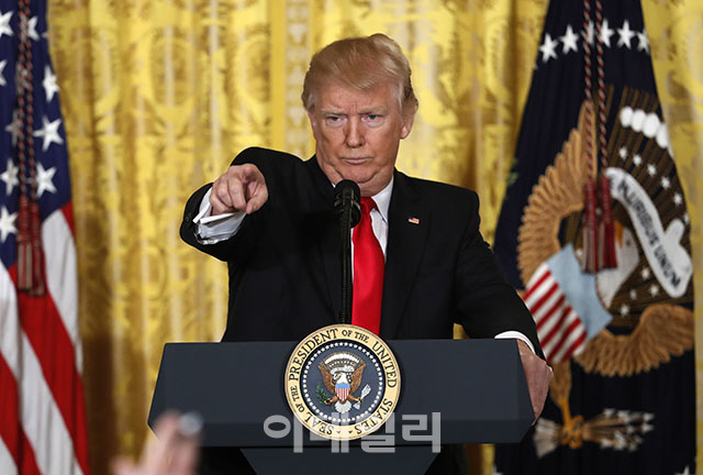 트럼프 "백악관 언론브리핑 중단…'가짜뉴스' 때문"