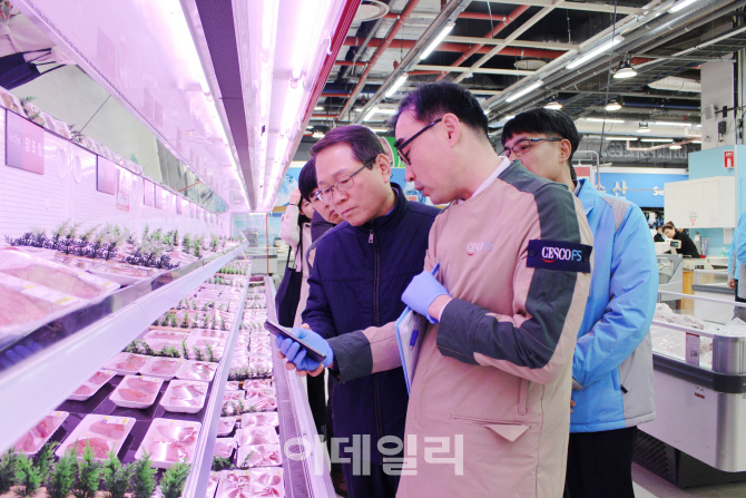 [포토] 김원석 농업경제대표, 식품안전점검