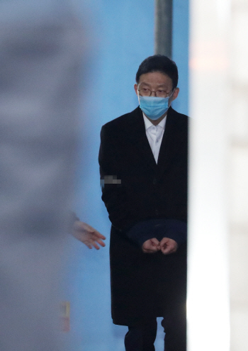 '성추행·인사보복' 안태근 징역2년…법정구속(종합)