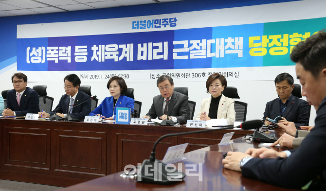 [포토]발언하는 도종환 장관