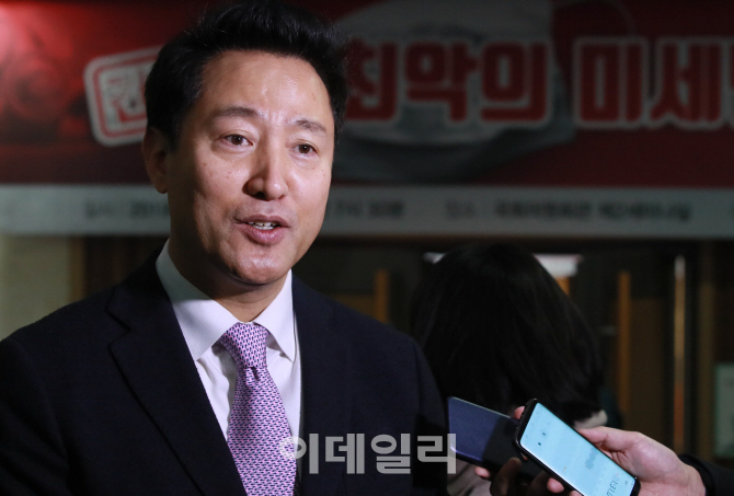 [포토]인터뷰 하는 오세훈