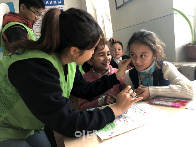 현대엔지니어링, 우즈벡 고려인마을서 봉사활동