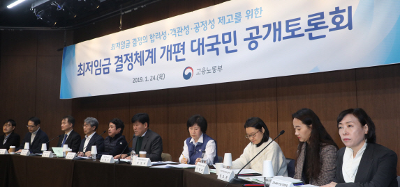 "일자리 잃느니 최저임금 차등 적용" Vs "형평성 문제 탓 불가"