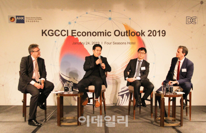 獨경제인들 "새해 韓GDP성장률 2.5%그칠것..정부 압박보다 규제 완화가 혁신 만들어"