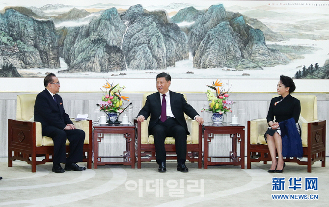 北 예술단 공연 관람한 시진핑, 북중 우호관계 과시