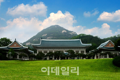 靑, 민노총 경사노위 불참에 “사회적 대화 선택사항 아니다” 노동계 압박