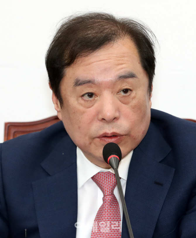 [포토]김병준, "文정부 예타면제, 측근 밀어주기이자 총선 대비용"
