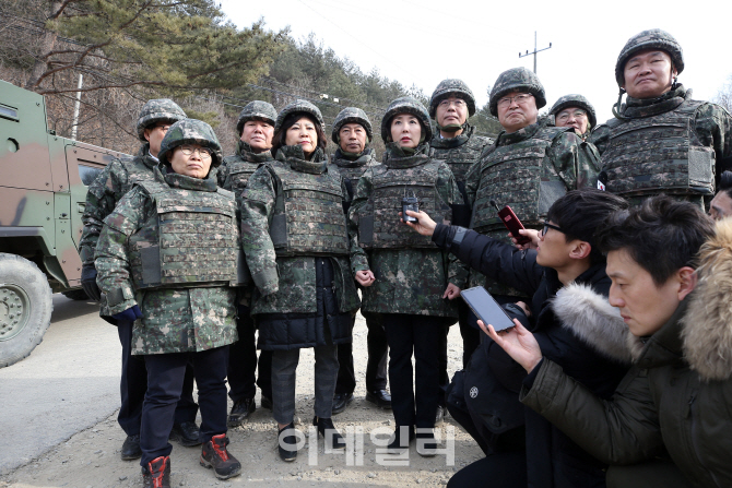 [포토]철거 GP 다녀온 자유한국당 원내대표단