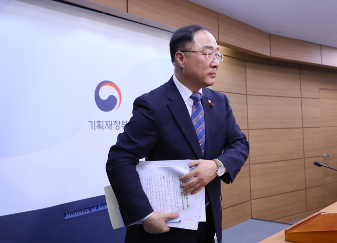 [현장에서]기재부는 산타클로스가 아니다