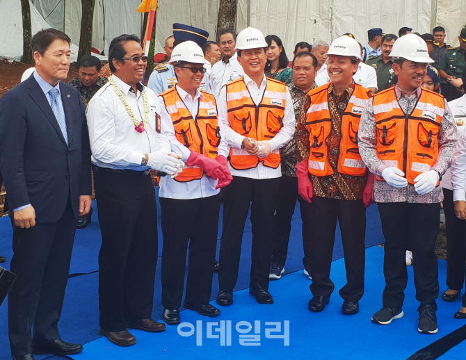 ㈜한화, 인니 화약업체에 원관 생산설비 공급…"글로벌 마이닝 서비스 기업 도약"