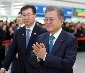 손혜원·김현철·김경수까지…잇단 악재에 고민 깊어지는 文
