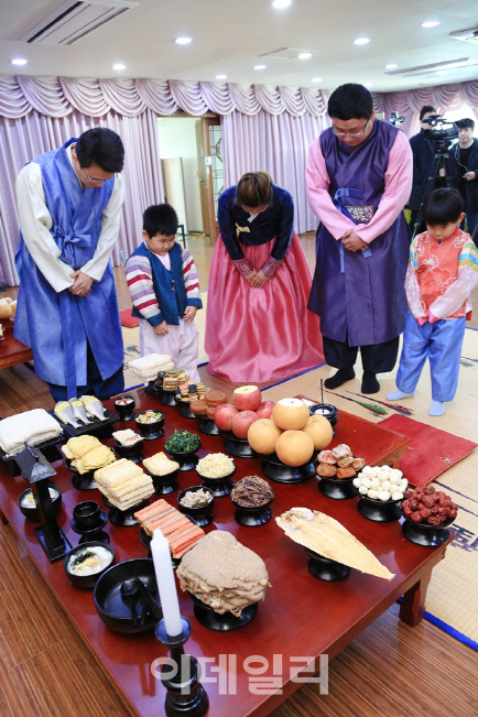 "설 차례상 준비, 전통시장이 대형마트보다 10만원 가량 저렴"