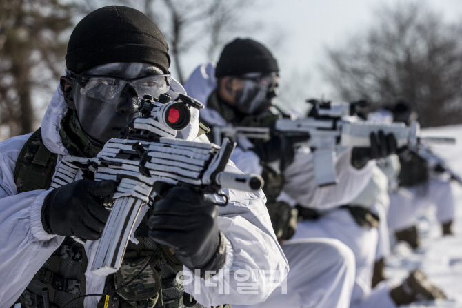 '엄동설한' 잊은 해병대…강원 평창서 전투기술 '담금질'