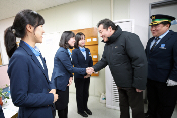 이낙연 총리, 설 연휴 앞두고 특별수송·안전대책 현장 챙기기