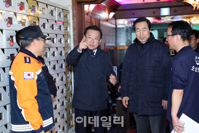 [포토]김부겸 행안부 장관, 설 명절 화재취약시설 현장 점검 나서