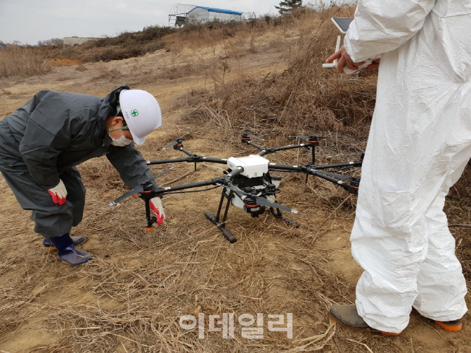 [포토]농협, 드론 활용하여 항공방제