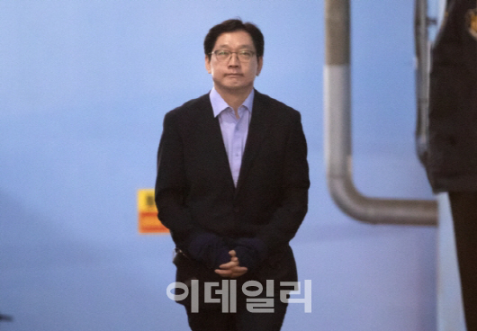 김경수 구속에 들끓는 여권, 법관 탄핵 소추 가능할까