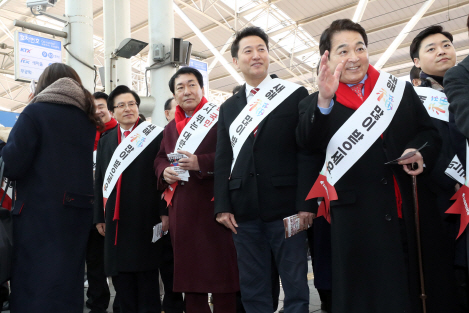 심재철·정우택·주호영·안상수 “독재 때보다 퇴보…전대룰 미팅해야”