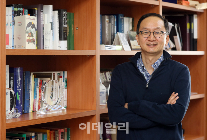 ①학연·지연 'SKY캐슬'…한국 경제 성장 가로막는 성벽