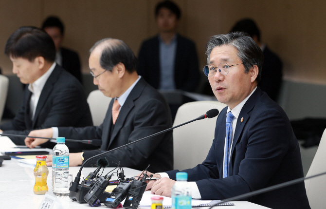 성윤모 산업부 장관 “제조업 질적 고도화 성과 되돌아 볼 시점”