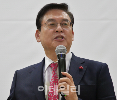 정우택 “황교안, 친황계 원해…‘친박’은 굴레일 뿐”