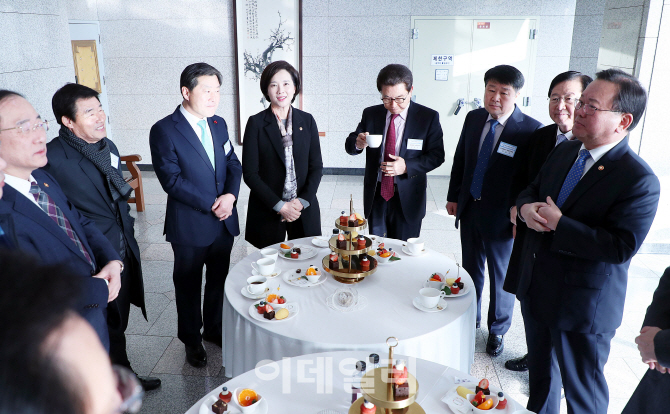 [포토] 국무위원, 기초단체장 티타임