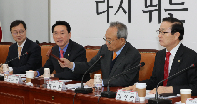 한국당 선관위, 2.27 전대일정 유지 결정…"원칙대로 진행"