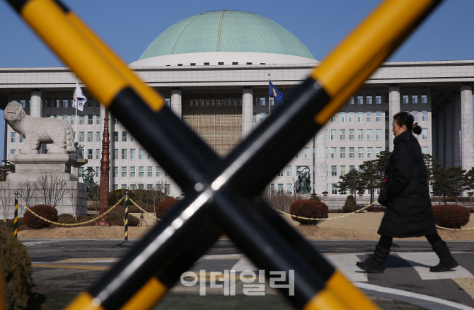 "손혜원만 조사하자" 野요구에 2월 임시국회 안갯속