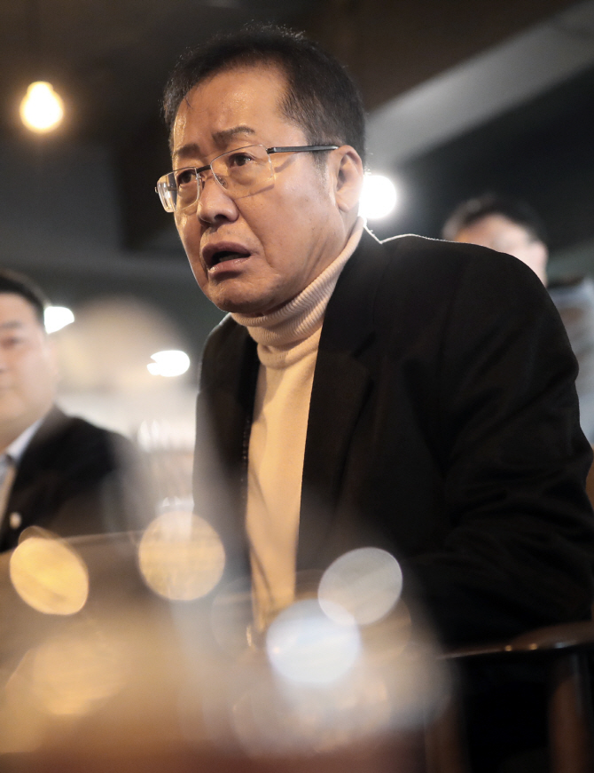 홍준표 "한국당, '좀비 정치' 참담…철 지난 공안검사 시대 역류"