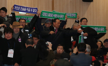 시민단체, '5·18 비하' 김진태·지만원 등 고발…"잘못된 관행 바로잡을 것"