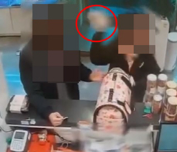 "변 먹으니 환불해달라"…3개월된 말티즈 집어던져 숨지게한 女