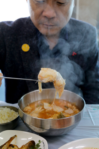 [강경록의 미식로드] 찬바람 불면 생각나는 그 맛 '곰치국'