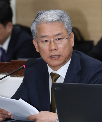 김동철 “文정부, 이명박근혜 정부 뺨쳐…靑비서들 설치는 나라 돼”